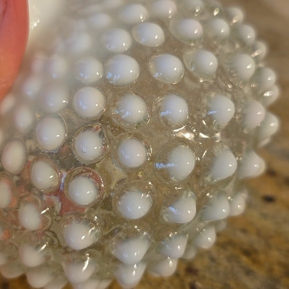 Vintage fenton milk glass hobnail vase - Picture 10 of 10